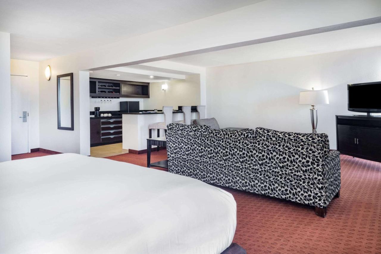 Wyndham Hotel Carmichael