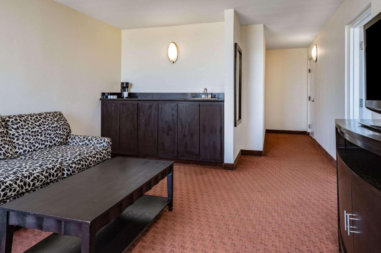 Wyndham Sacramento Hotel 3*