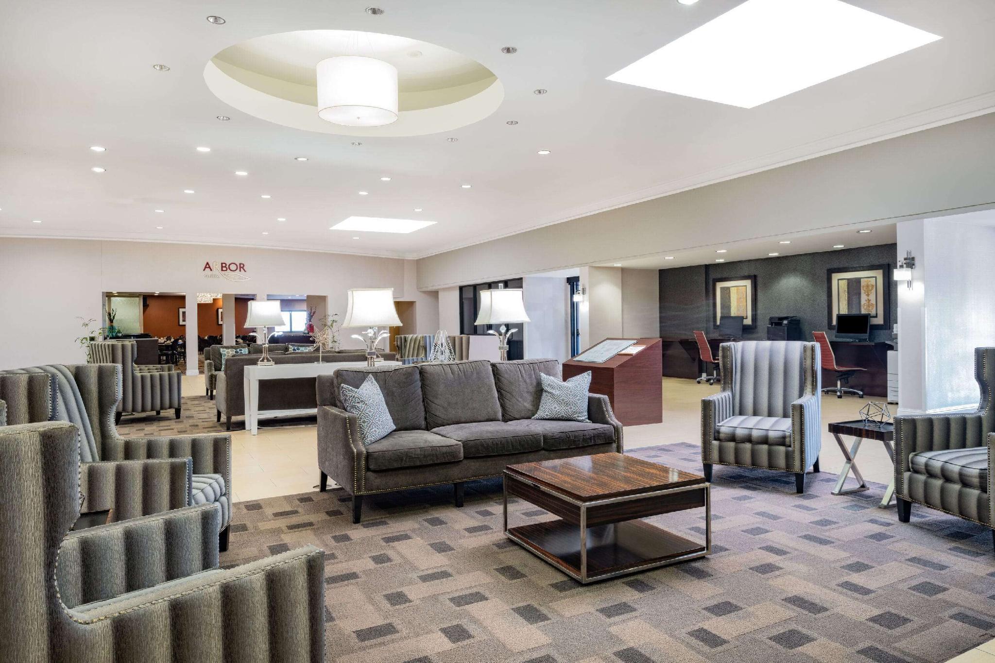 Wyndham Sacramento Hotel 3*